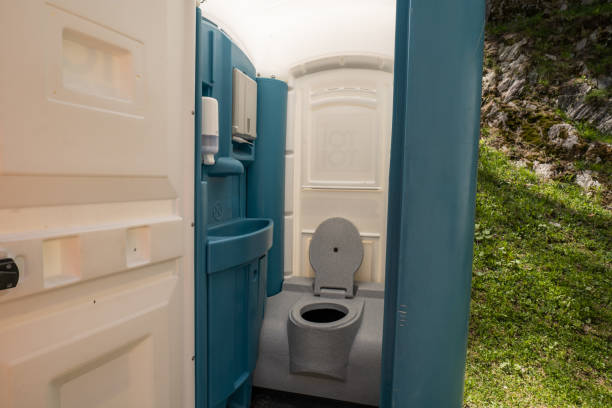 Best Portable restroom trailer rental  in Montverde, FL